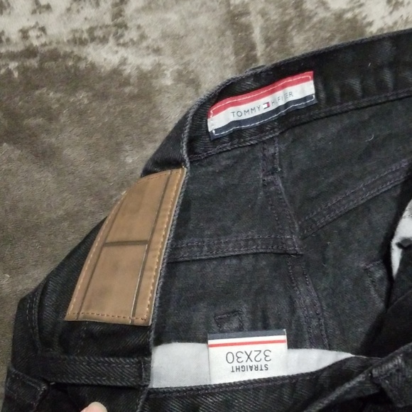 NEW TOMMY HILFIGER BLACK STRAIGHT JEANS NEW 32 30 - Picture 4 of 7